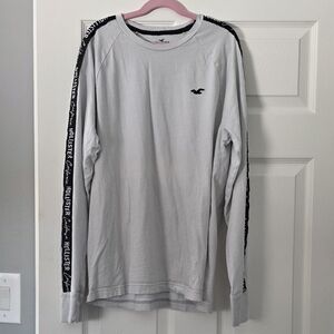 Hollister Men's Light Gray Long Sleeve Tee